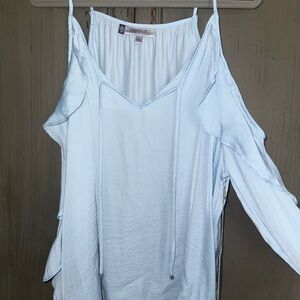 Jennifer Lopez Kohl’s baby blue women’s ruffle cold shoulder top L NWT